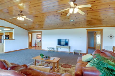 Shirley Vacation Rental with Shared Indoor Pool Haus in Fairfield Bay