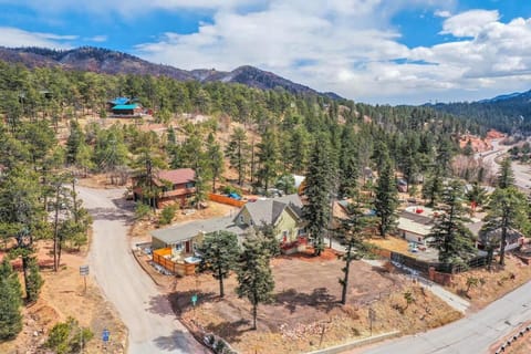 The Pikes Peak Villa -Hot Tub -Mtn Views -Firepit House in Cascade-Chipita Park