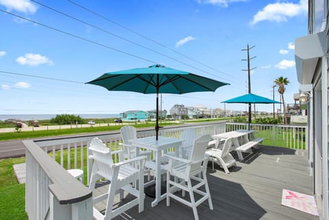 Rolling with the Flow Beach House House in Galveston Island