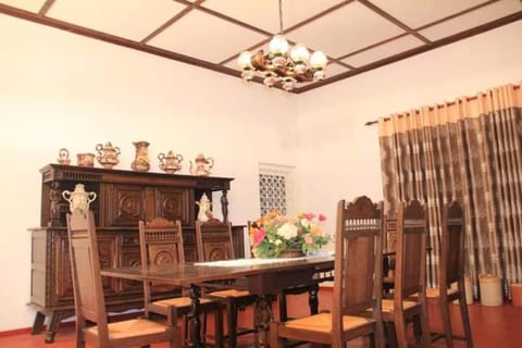 Mas-State Bungalow Villa in Central Province