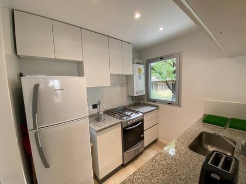 Kitchen or kitchenette, minibar, pet friendly, stove, toaster