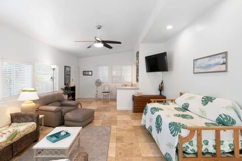 Stylish 1-Bedroom Apartment with AC Just Moments from Kailua Beach Eigentumswohnung in Kailua