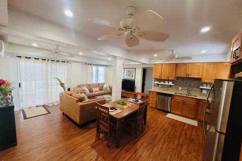 Spacious 3-Bedroom 2-Bath Apartment with Kitchen and AC Condominio in Kailua