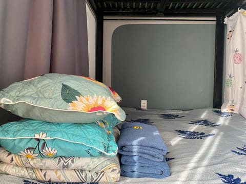 Bed, Photo of the whole room, towels