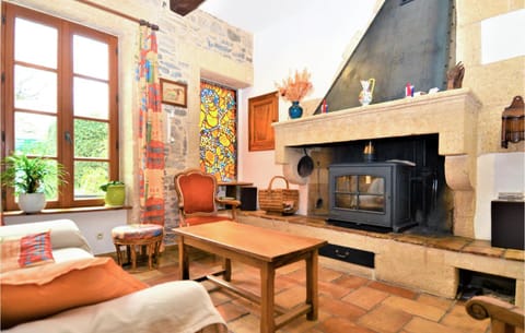 4 Bedroom Lovely Home In Marguerittes Haus in Nimes