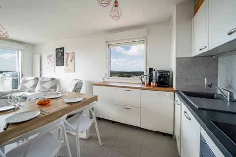 Large and bright nest with a clear view of the sea Condo in Saint-Jean-de-Védas