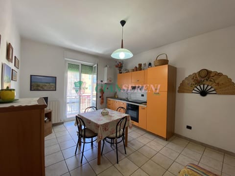 Kitchen or kitchenette, Dining area, pet friendly, stove