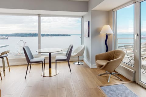Serene in Seattle Condo in Pike Place Market