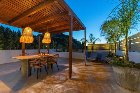 View (from property/room), Balcony/Terrace, Dining area