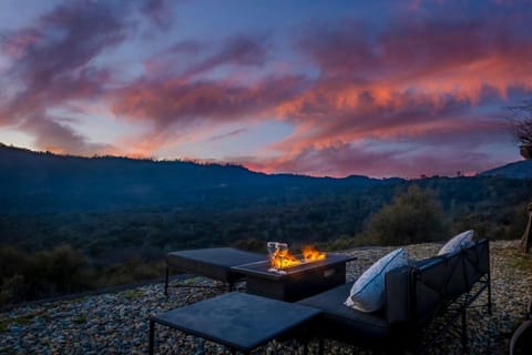 Fairy Tale 13-acre Sunset Villa at Windy Gap Valley near Yosemite House in Ahwahnee