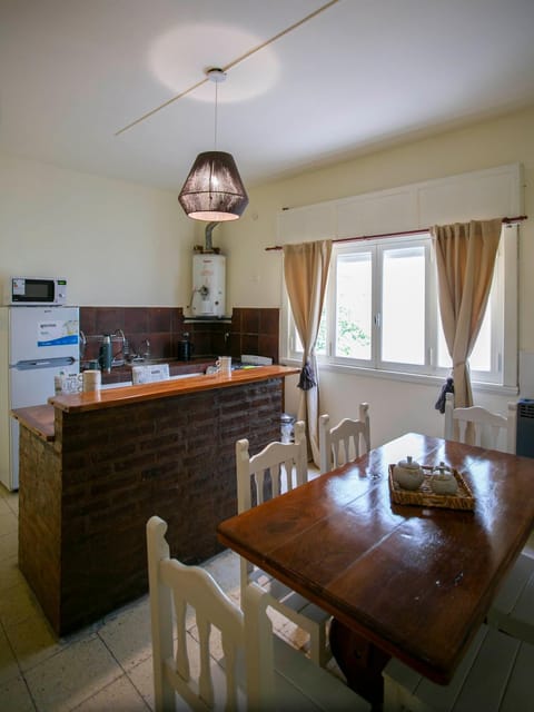 Kitchen or kitchenette, Dining area, minibar, pet friendly, stove