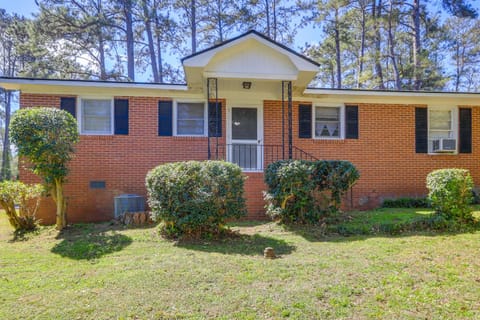 Cozy and Convenient Macon Home about 3 Mi to Town! Maison in Macon