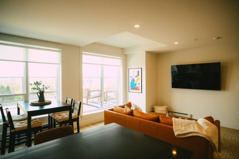 *NEW* Stylish 2BR Condo with Views in North End Apartamento in Dartmouth