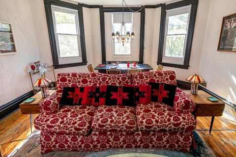 Parkside Paradise Elegant Victorian Home Just Steps from the Park Apartment in Homestead