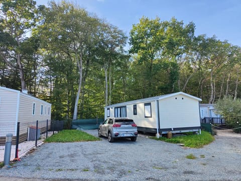 Le Colorful Chalet in Dinard