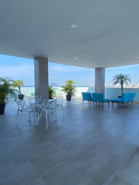 Natural landscape, Balcony/Terrace, Seating area, Dining area, Sea view