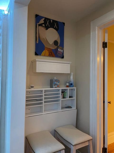 Fully furnished (Pearl) Modern deco updated 1 bedroom/1bathroom Condo in Alameda