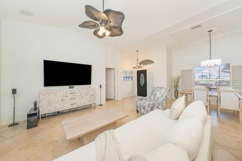 Naples Beach and Sunset Oasis! Villa in East Naples