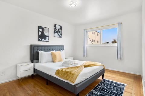 Cozy 2 Bedroom Home Near SFO with Private Parking Condo in San Bruno