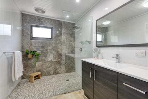 Shower, Bathroom, towels