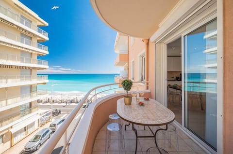 Patio, Day, Natural landscape, View (from property/room), Balcony/Terrace, Dining area, Beach, Sea view