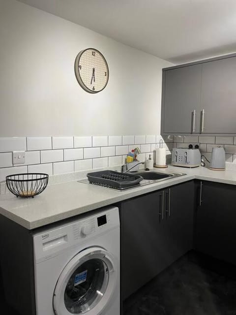 Cedar House - modern 2 bed house with free parking in town centre! by ShortStays4U Apartment in Kings Lynn