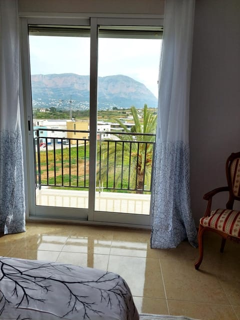 Balcony/Terrace, Photo of the whole room, Bedroom, Mountain view