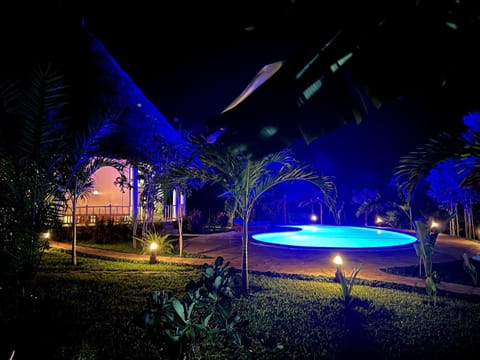 Paradiesische Villa Maisha Mazuri mit Pool. Terrasse und Personal House in Diani Beach