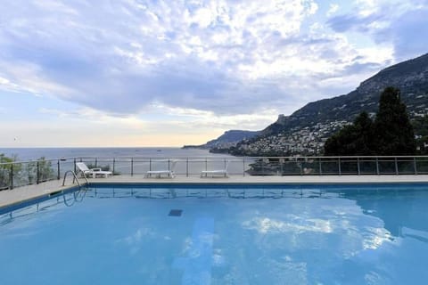 Grand bleu, appartamento vista mare e Monaco Apartment in Roquebrune-Cap-Martin