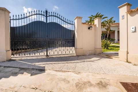 {Villa Jacuzzi Privata}sul mare di Fontane Bianche Villa in Fontane Bianche