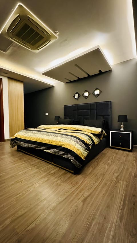 Luxury apartment in Gold Crest Mall 1 bed Condo in Lahore