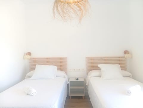 HOSTAL CASA EMILIO Bed and Breakfast in Comarca Metropolitana de Almería