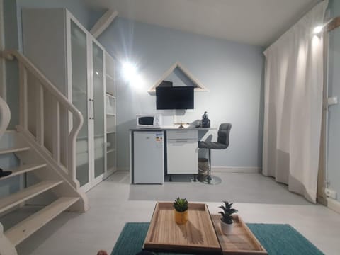 TV and multimedia, Living room, Seating area, minibar