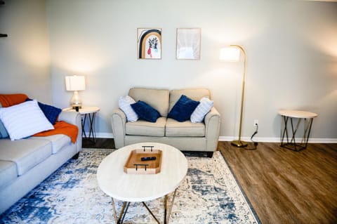 Urban Cottage: Homey & Convenient Maison in Huntington