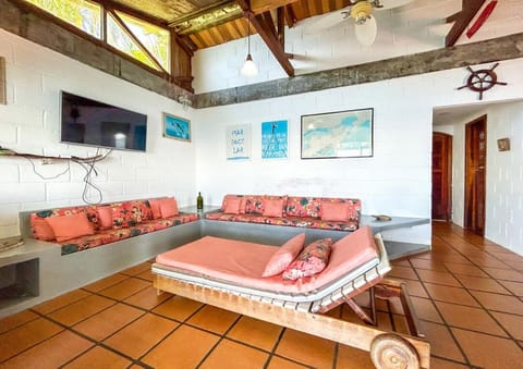 Casa beiramar com piscina na Ilha de Itacuruca RJ House in Mangaratiba