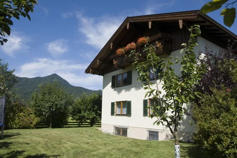 Gästehaus Weißenbacher-Ferienwohnungen Apartment in Grassau