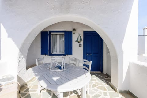 Paros 3 bedrooms Messonette for 6 persons by MPS House in Paros, Greece