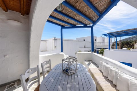 Paros 3 bedrooms Messonette for 6 persons by MPS House in Paros, Greece