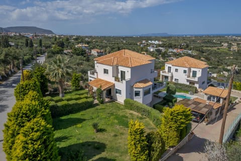 Property building, Day, Neighbourhood, Natural landscape, City view, Mountain view, Pool view, Swimming pool