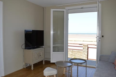 Natural landscape, View (from property/room), Living room, Sea view