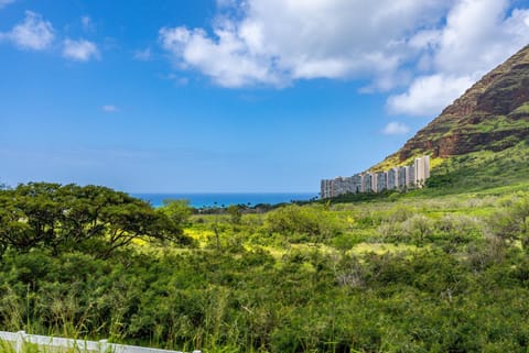 @ Marbella Lane - Mesmerizing Ocean + MT Views Maison in Makaha Valley