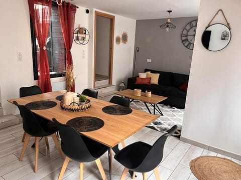 Living room, Dining area