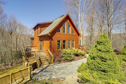 Peaceful Beech Mountain Cabin with Deck and Views! House in Beech Mountain