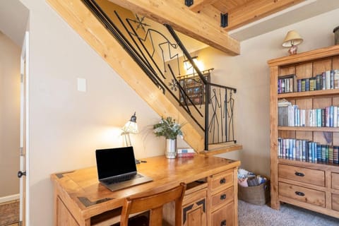 Huge Riverfront Deck, Walk Everywhere - Viking Lodge 100A condo Apartment in Telluride