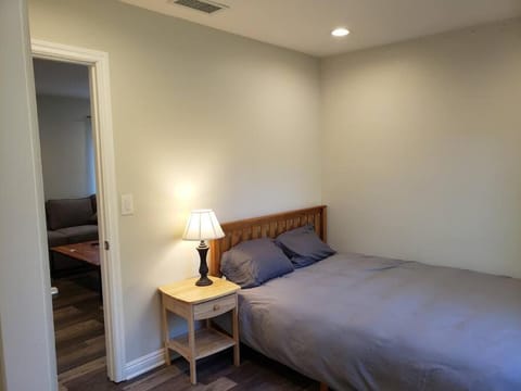 Bouganvilla 4-bedroom, 2-baths, single family house House in Thousand Oaks