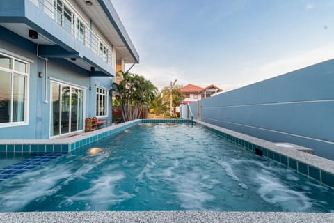 Property building, Day, Pool view, Swimming pool