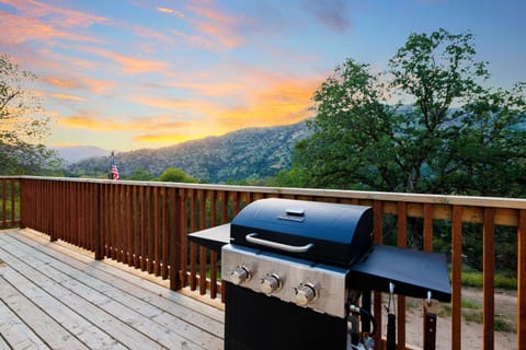 BBQ facilities, Balcony/Terrace, Mountain view