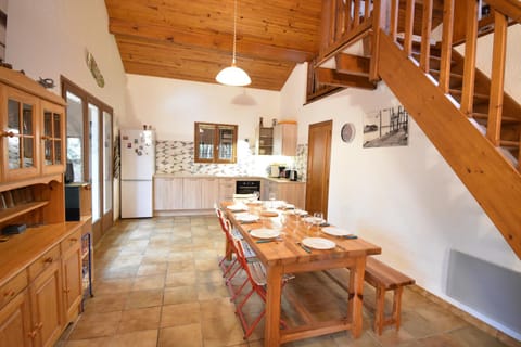 Dining area, kitchen