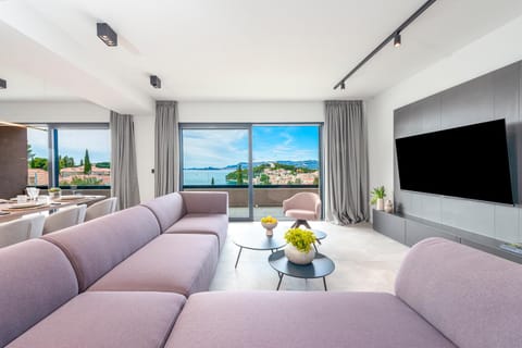 Communal lounge/ TV room, TV and multimedia, Living room, Seating area, Evening entertainment