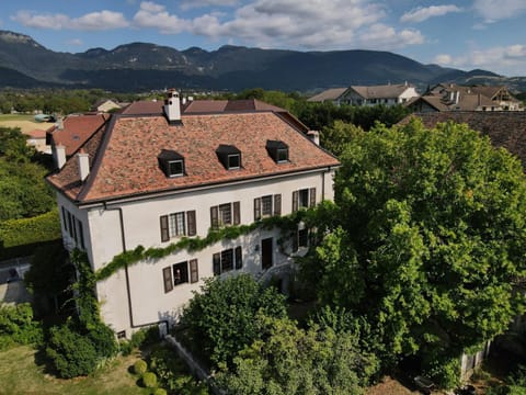 Property building, Facade/entrance, Day, Natural landscape, Bird's eye view, View (from property/room), Garden view, Mountain view